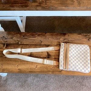 -Louis Vuitton cross body. Zipper sometimes gets stuck if you pull too fast.